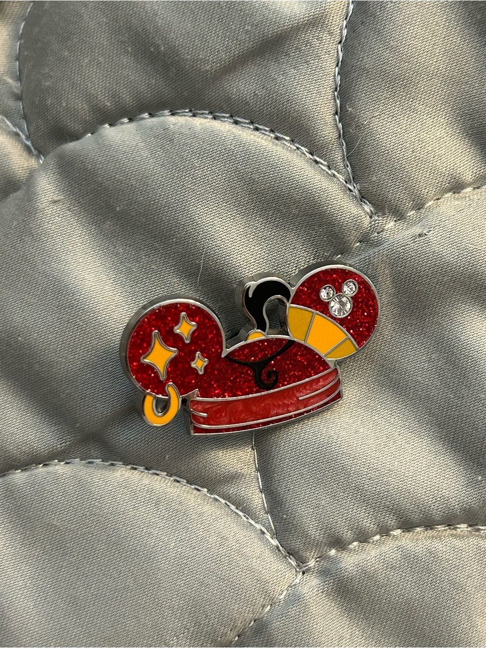 2025 Hidden Mickey red genie super chaser pin